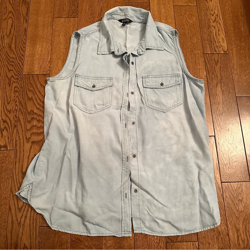 Sleeveless denim shirt